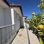 Charming Secret Garden Apartman
