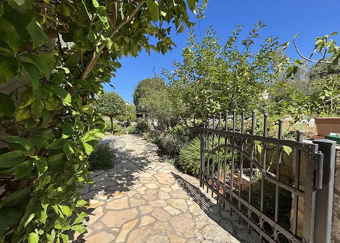 Charming Secret Garden Apartmán