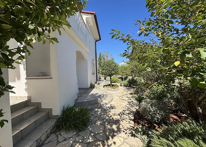 Charming Secret Garden דירה Lukoran
