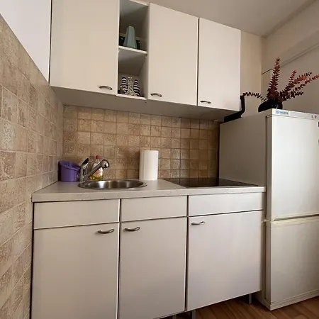 Charming Secret Garden Apartment Lukoran