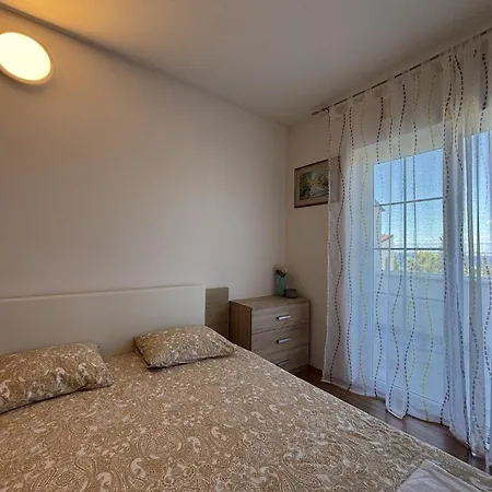 Charming Secret Garden Apartment Lukoran